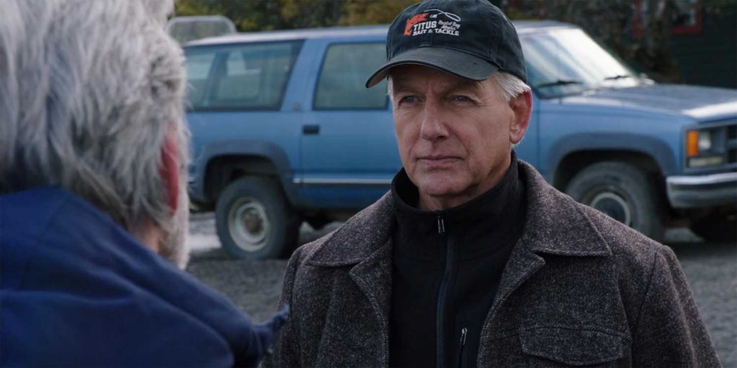Mark Harmon as Gibbs talks to Agent Parker in NCIS