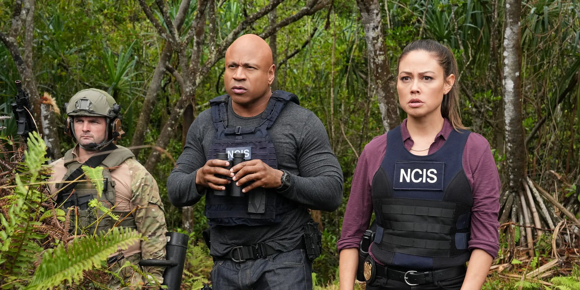 Jane Tennant and Sam Hanna in the jungle in NCIS Hawaii