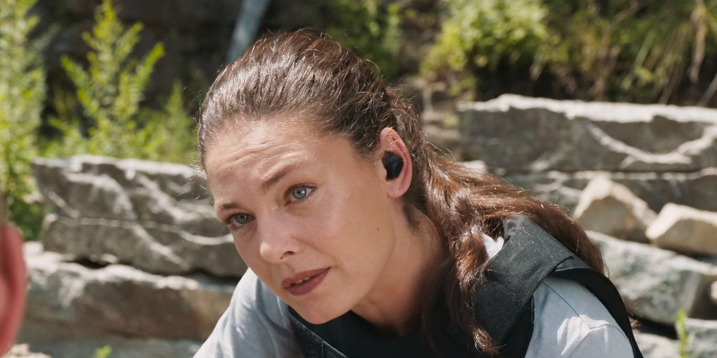 Alexa Davalos as Kristin Gaines geared up on FBI: Most Wanted