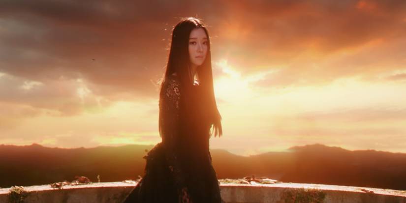 Seo Yea-jin on a balcany in It's Okay To Not Be oKAY