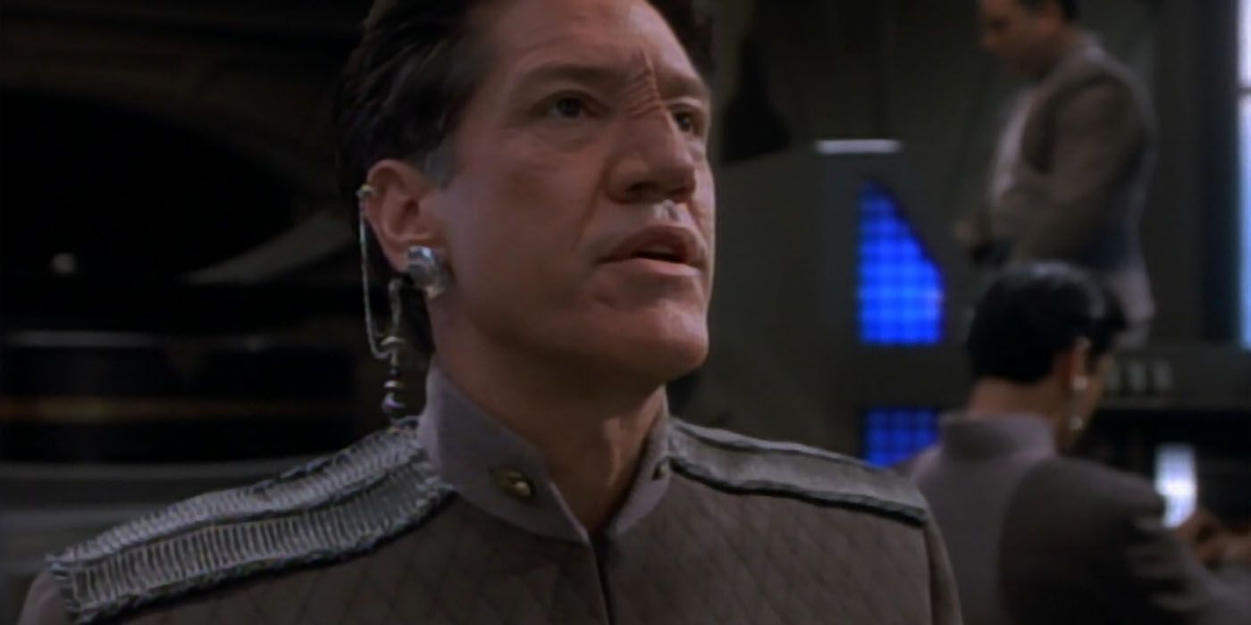 Stephen Macht como General Krim em DS9 The Siege