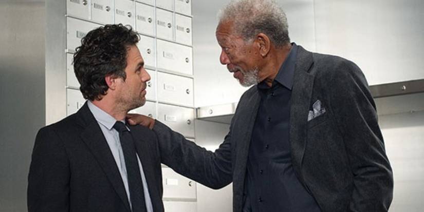 Морган Фримен, кладущий руку Марку Руффало в фильме "Now You See Me"