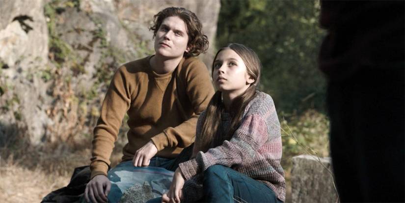 Russell and Dory Shaw from Tracker sitting on the ground looking up