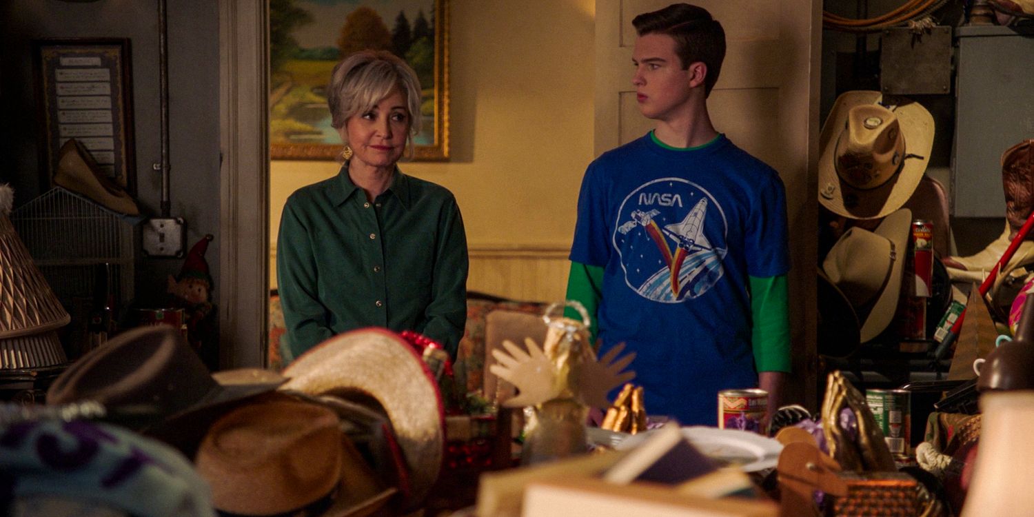 Sheldon and Meemaw enter the donation room in Young Sheldon season 7 ep 10