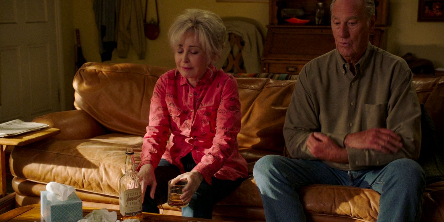 Meemaw (Annie Potts) drinking whiskey and Dale (Craig T. Nelson) sitting next to her on the sofa in Young Sheldon season 7 episode 13