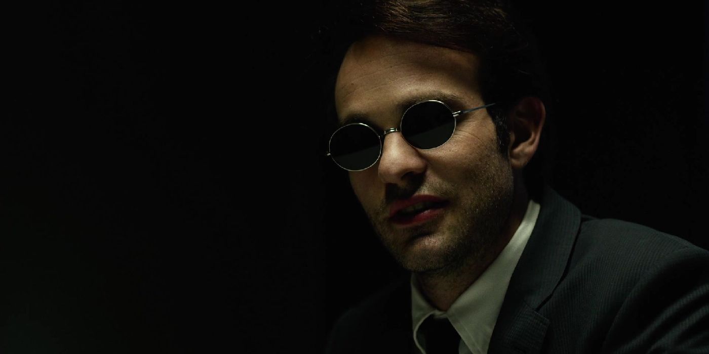 Charlie Cox as Matt Murdock in a dark room in Daredevil (2015) pilot