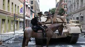 Andrew Lincoln as Rick Grimes riding a horse in The Walking Dead, Days Gone Bye