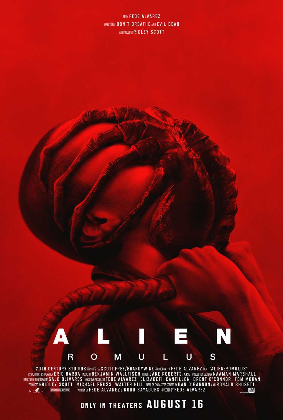 Pôster de Alien Romulus mostrando um Facehugger atacando um humano.