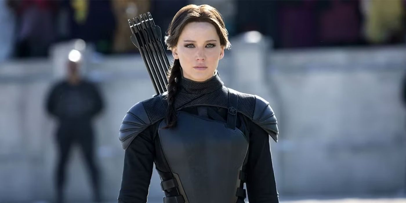 An image of Katniss looking determined and wearing her black armor in Mockingjay - Part 2