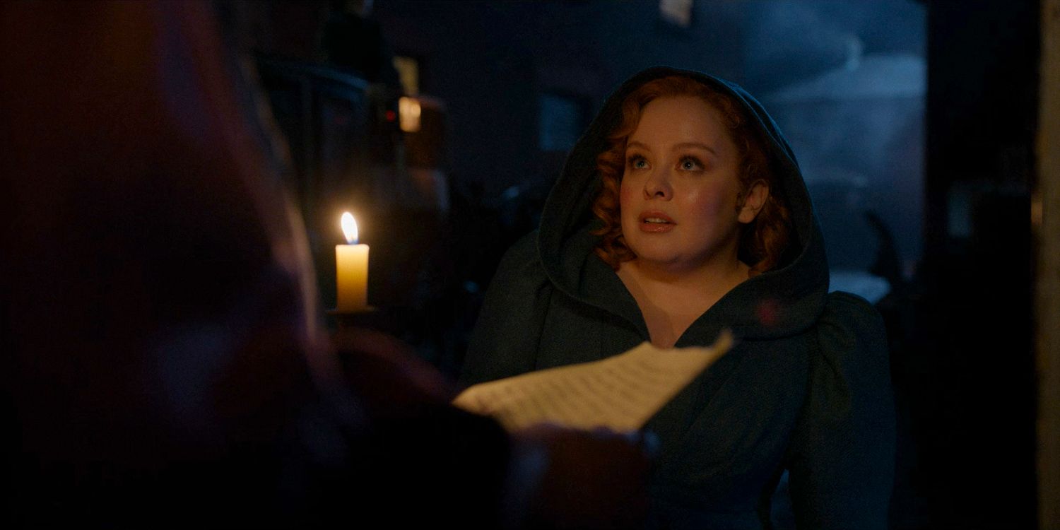 Penelope (Nicola Coughlan) wearing a green cloak, taking the Lady Whistledown journal manuscript to the printind press in Bridgerton season 3 episode 6