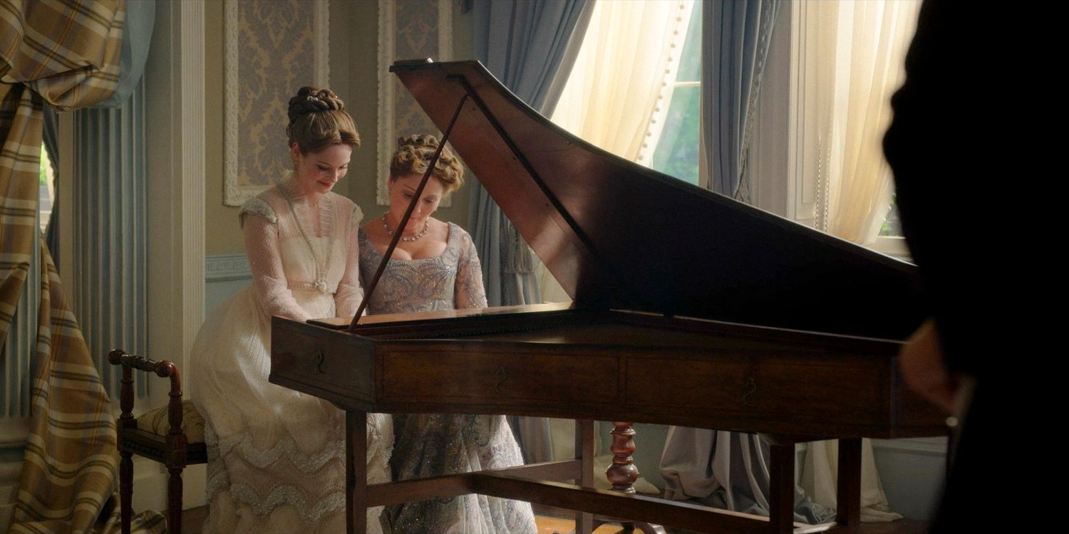 Francesca Bridgerton (Hannah Dodd) and Lady Violet Bridgerton (Ruth Gemmell) playing the piano together in Bridgerton season 3 episode 8