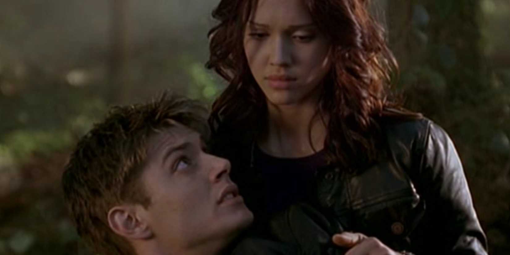Jessica Alba Sitting Behind Jensen Ackles in Dark Angel