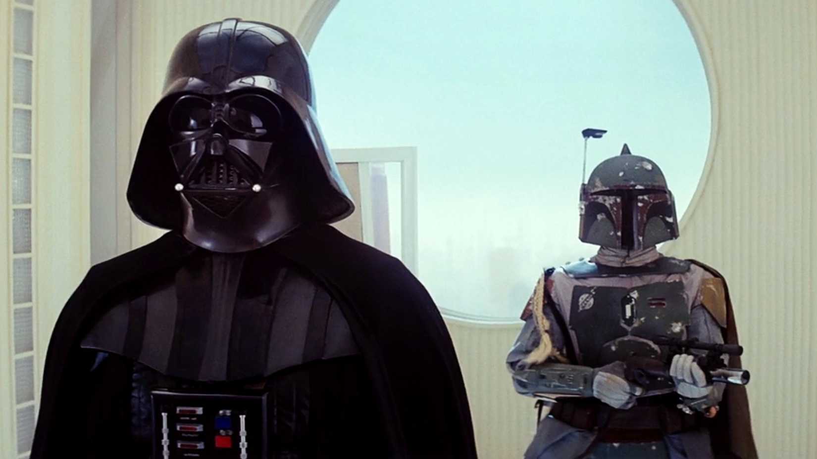 Boba Fett atrás de Darth Vader em Cloud City em O Império Contra-Ataca.