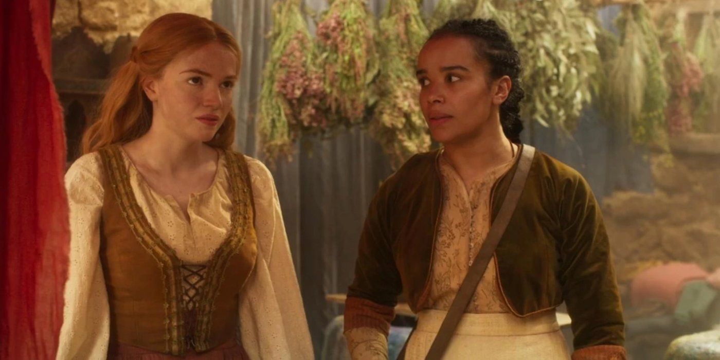 Elayne and Nynaeve look on in Wheel of Time