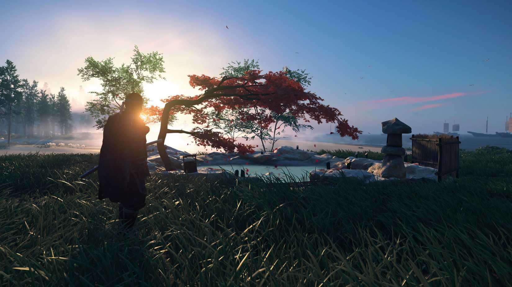 Der Geist von Tsushima Jin in Geisterrüstung steht bei Sonnenaufgang neben der heißen Quelle am Meer