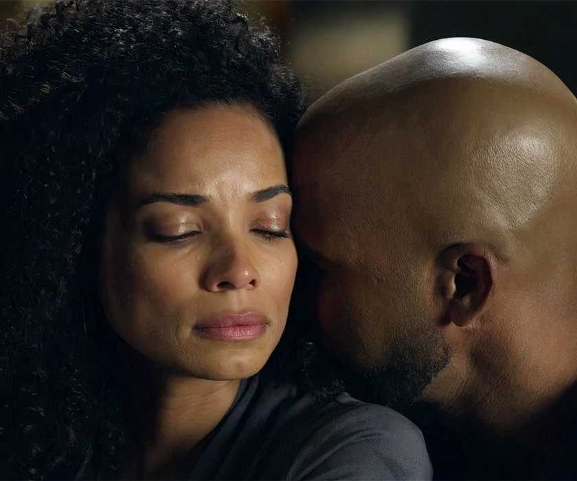 Hondo and Nichelle in an embrace during a scene from SWAT