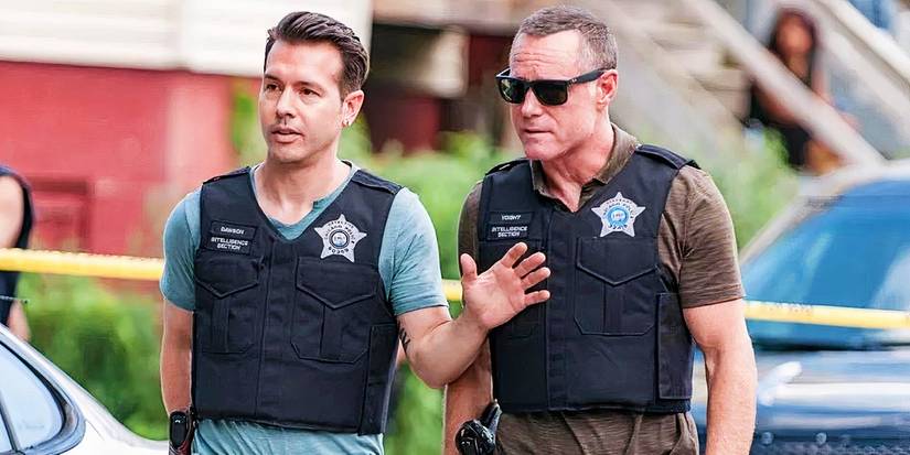 Jon Seda as Antonio Dawson and Jason Beghe as Hank Voight in Chicago PD