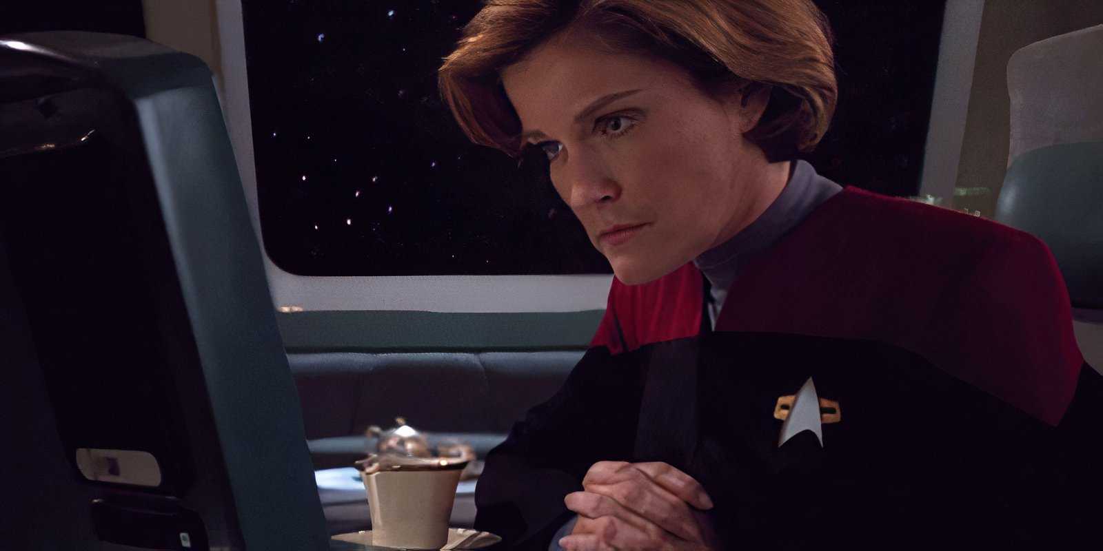 Star Trek Is Finally Addressing Voyager s Most Frustrating Janeway Debate star-trek-is-finally-addressing-voyager-s-most-frustrating-janeway-debate