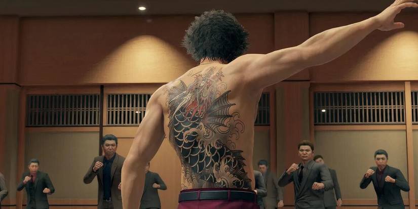 Lead character in Yakuza Like a Dragon prepares to fight henchmen