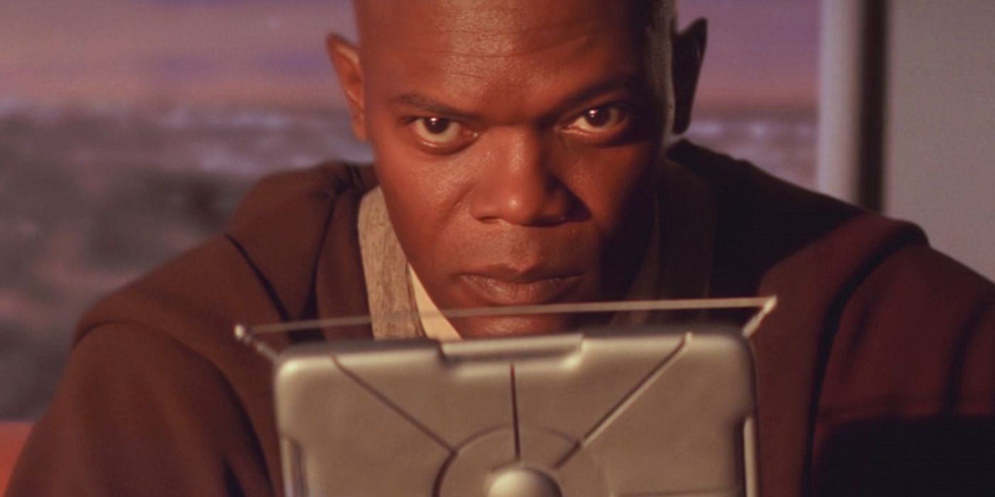 Mace Windu Testing Anakin in Phatnom Menace, glaring over a screen