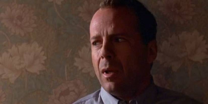 Malcolm olha para o lado em O Sexto Sentido