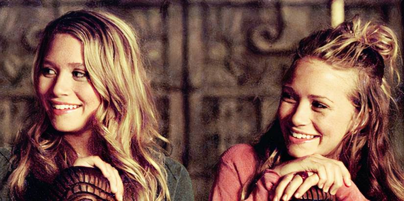 Mary Kate and Ashley Olsen smiling next to their totems in The Challenge.