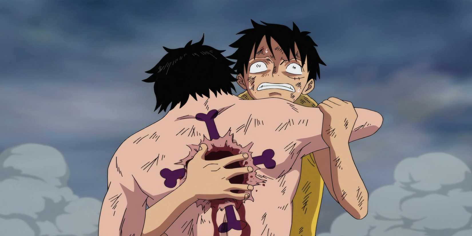 Luffy serre dans ses bras un Ace mourant dans l'épisode 483 de One Piece.