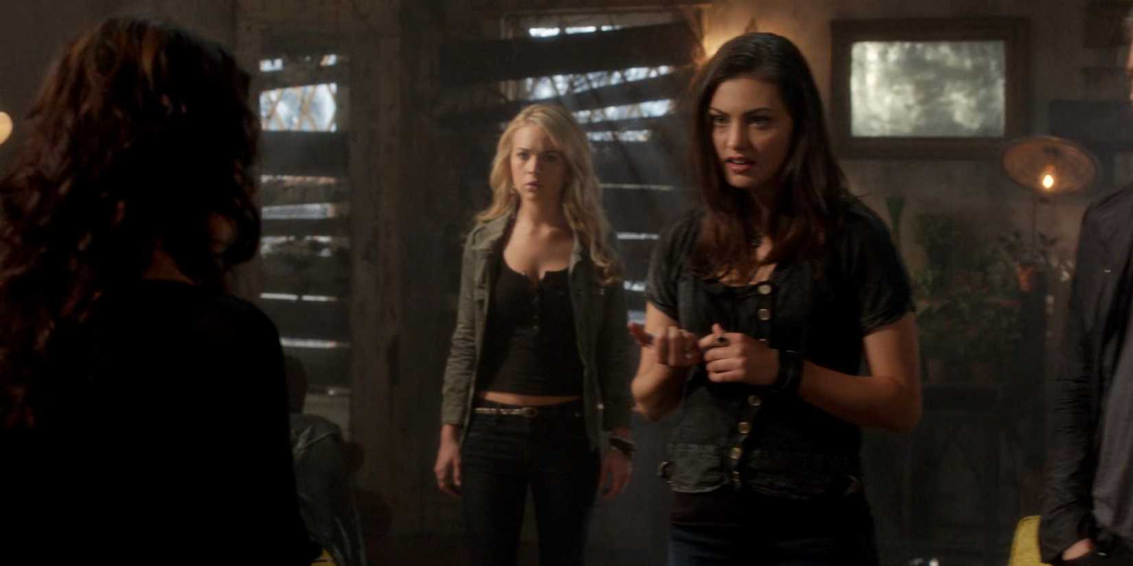 Phoebe Tonkin and Britt Robertson on The Secret Circle