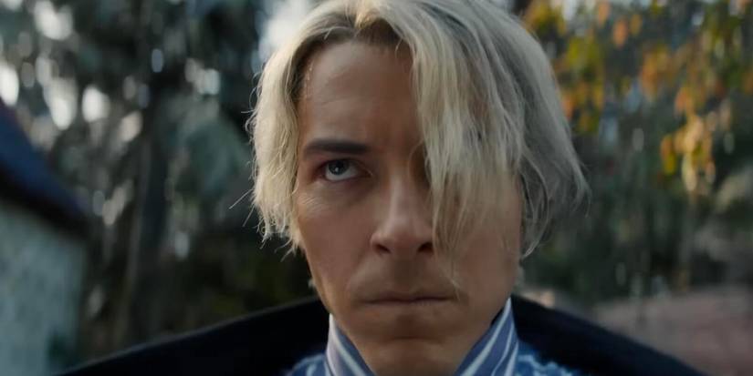 Taz Skylar dans le rôle de Sanji, l'air en colère dans One Piece.