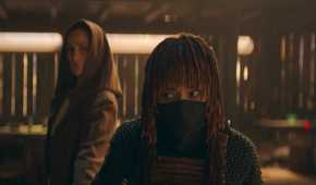Mae (Amandla Stenberg) glancing sideways at Indara (Carrie-Anne Moss) who is behind her in The Acolyte Season 1, episode 1