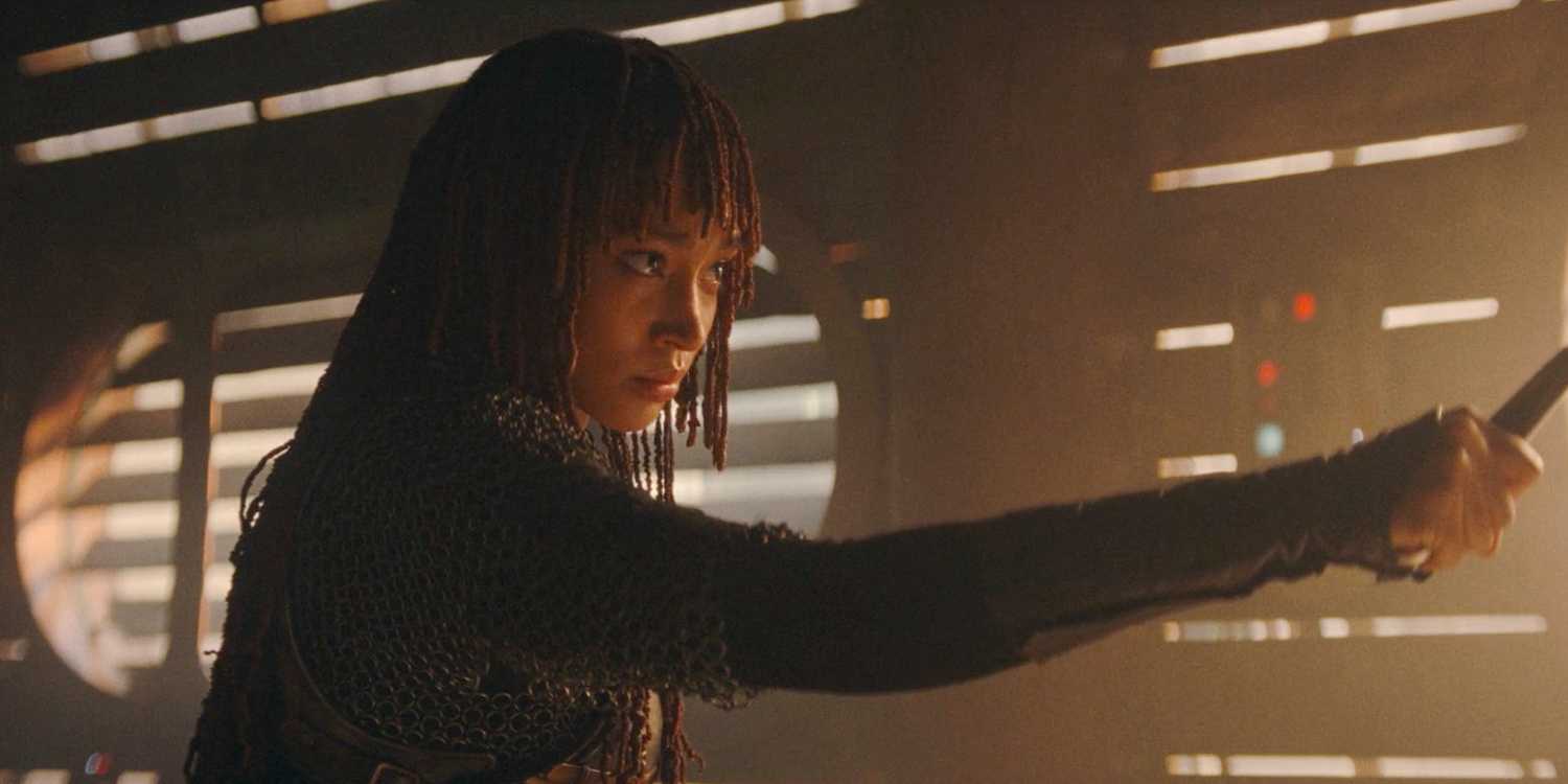 Mae (Amandla Stenberg) wielding a dagger in The Acolyte Season 1, episode 1