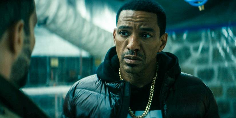 MM (Laz Alonso) olha para Butcher com uma expressão preocupada em The Boys, temporada 5, episódio 5