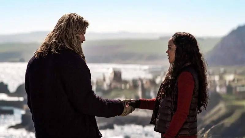 Valkyrie accepts Thor's offer to be the new King of Asgard in Avengers Endgame