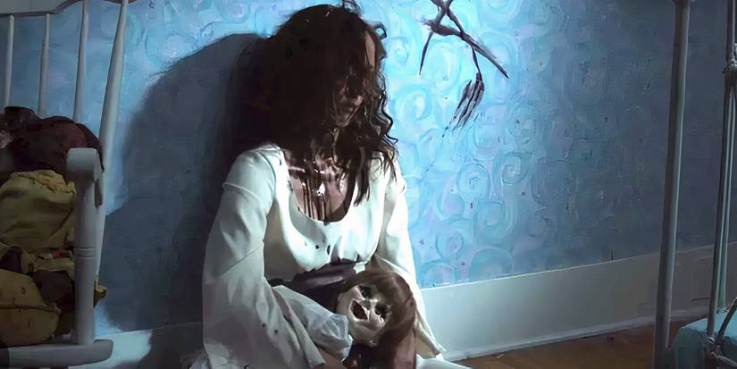 A ᴅᴇᴀᴅ cultist clutches Annabelle the doll in Annabelle 2014