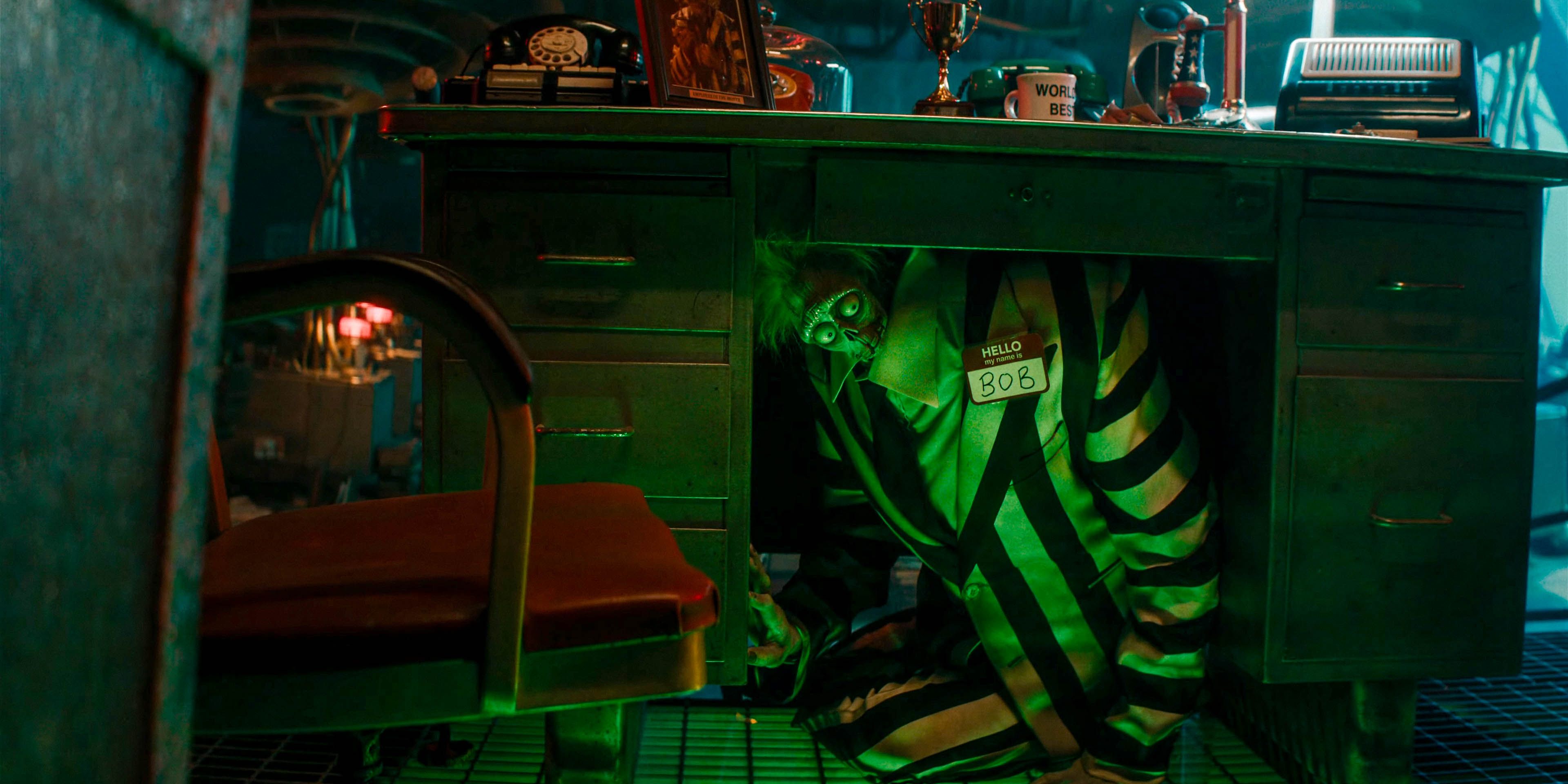 Beetlejuice 2s Bob & Shrunken Head Characters Leave A Huge Mystery About Michael Keatons Return