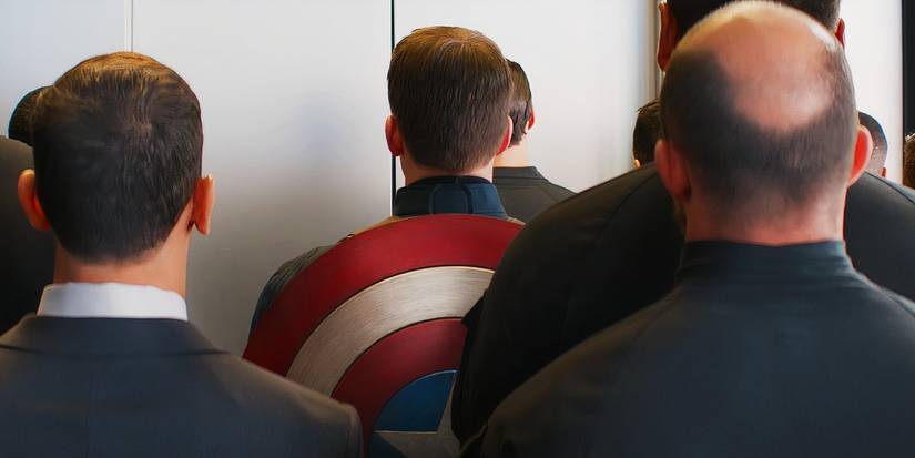 Capitão América pronto para a luta no elevador em Capitão América: O Soldado Invernal