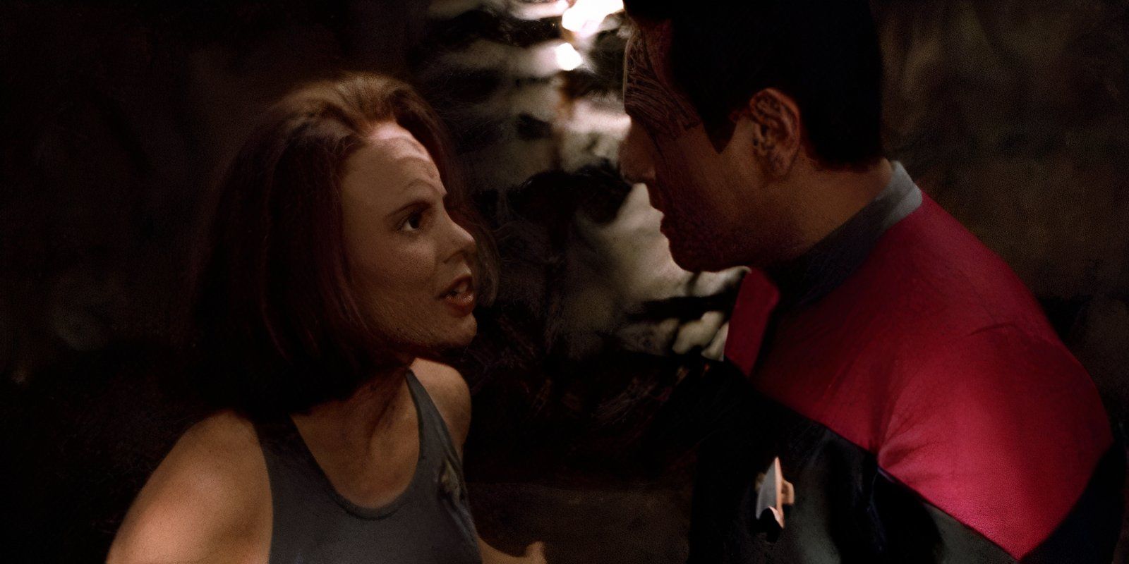 Why Chakotay & B'Elanna's Rank Insignia Are Different Compared To Other ...