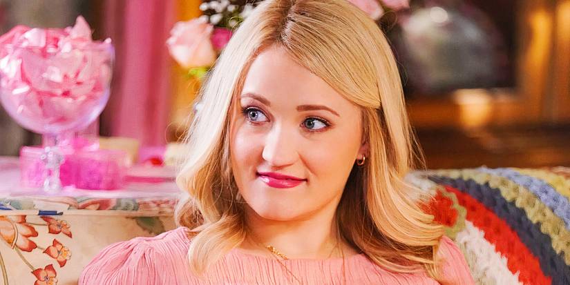 Emily Osment as Mandy McAllister looking wide-eyed to her right in Young Sheldon