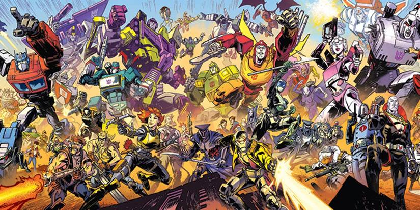 Arte de quadrinhos: Personagens de Transformers e G.I. Joe do Energon Universe avançam em uma multidão.
