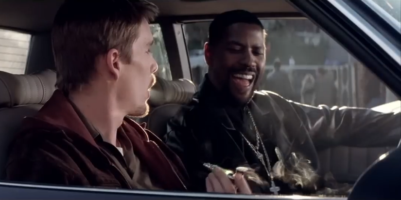 Ethan Hawke as Jake Hoyt and Denzel Washington as Alonzo smoking a joint in Training Day