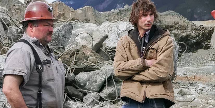 Gene Cheeseman and Parker Schnabel looking at something in Gold Rush.