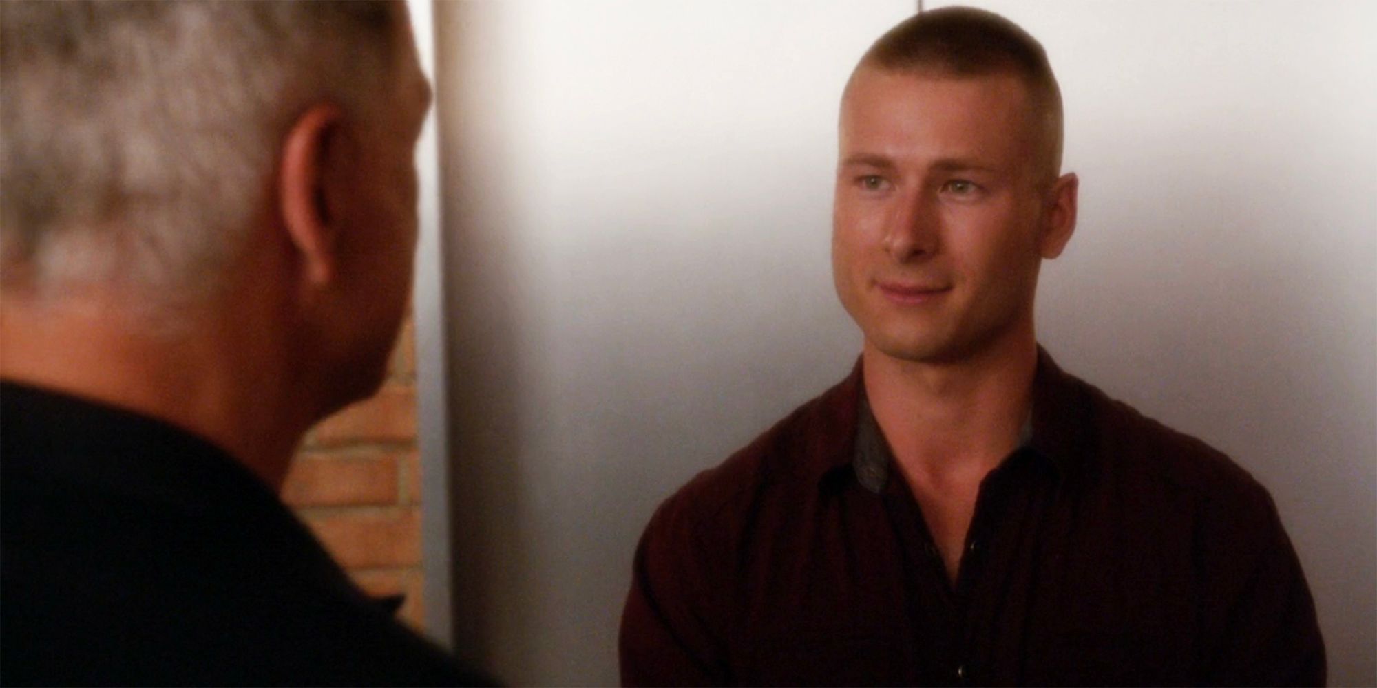Glen Powell talking to Gibbs in NCIS