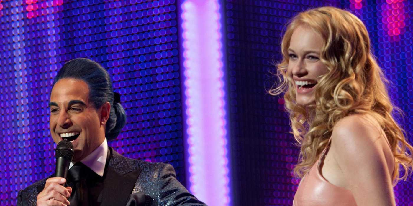 glimmer similing to the audience during the interview in the hunger games