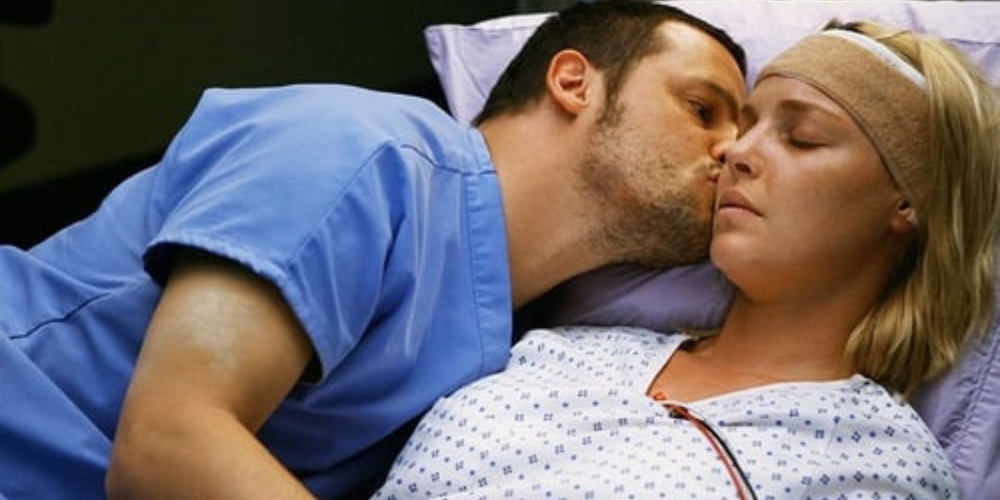 Alex (Justin Chambers) kisses Izzie (Katherine Heigl) in the hospital bed in Grey's Anatomy.