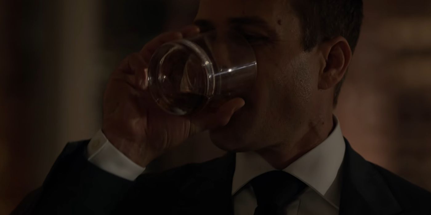 Esta referencia a Harvey Specter en trajes: Los Ángeles sería casi tan buena como un cameo de Gabriel Macht