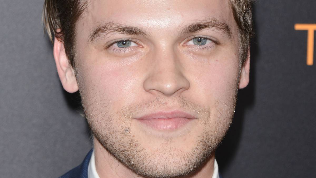Alexander Calvert | ScreenRant