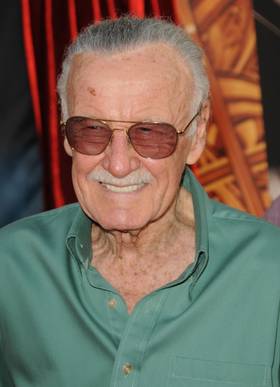 Tiro na cabeça de Stan Lee na estréia de Los Angeles de 'Thor' 