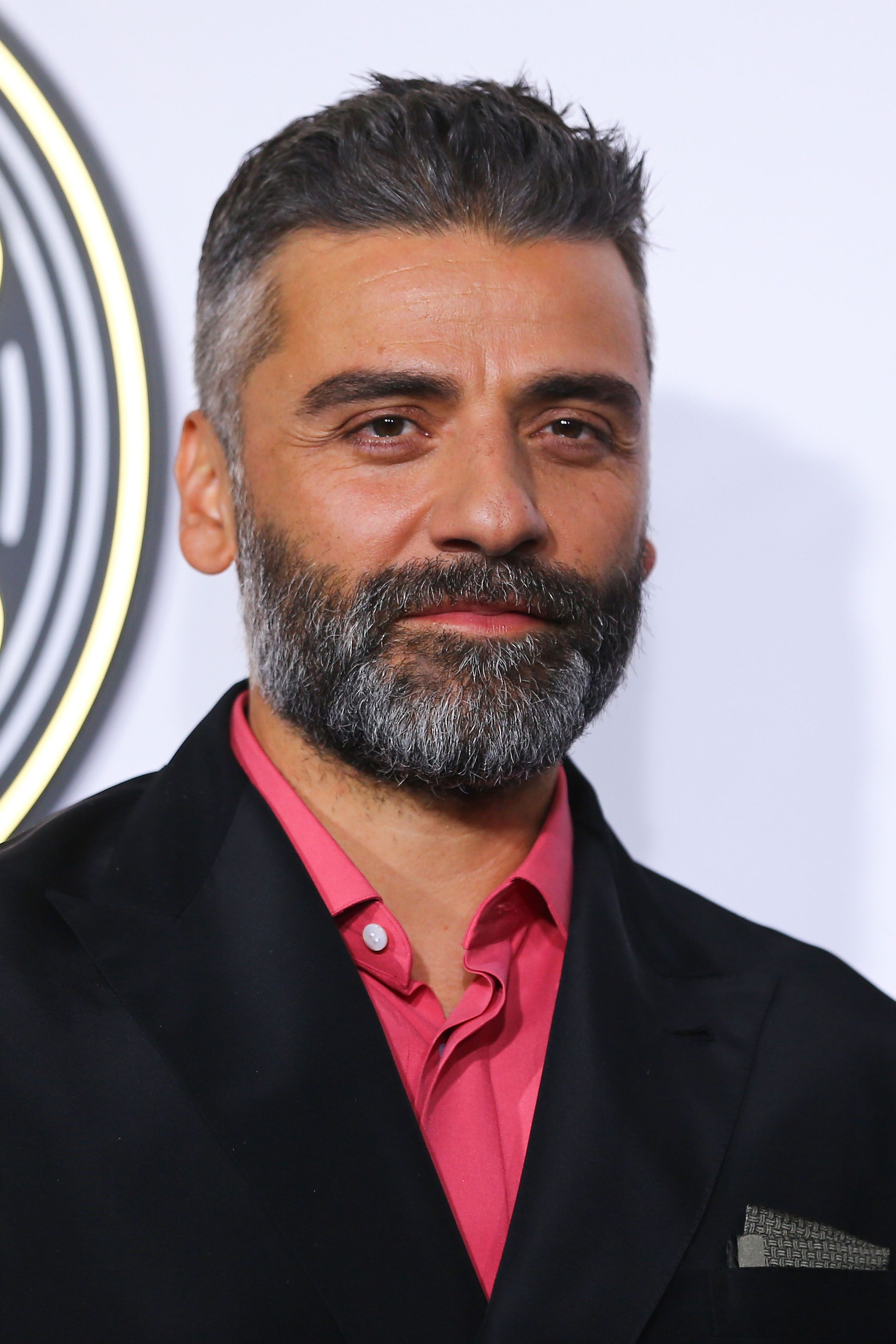 Headshot Of Oscar Isaac 