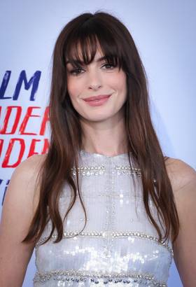 HeadsH๏τ Of Anne Hathaway In The 2024 Film Independent Spirit Awards