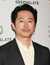 Headshot di Steven Yeun